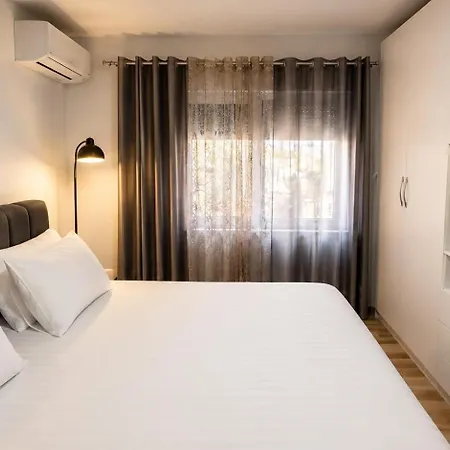 Xhuliza House-cozy In * טיראנה