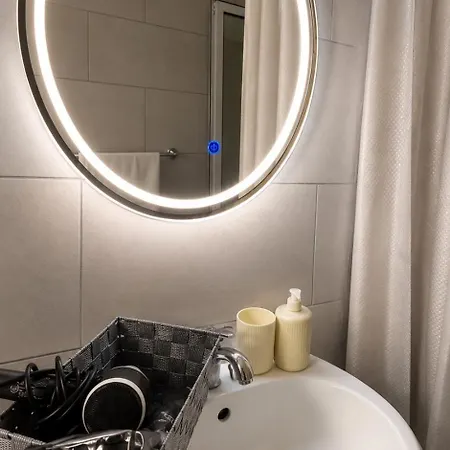 Xhuliza House-cozy In דירה *