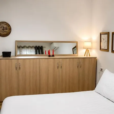 Xhuliza House-cozy In טיראנה