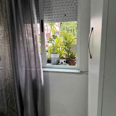 Xhuliza House-cozy In דירה *